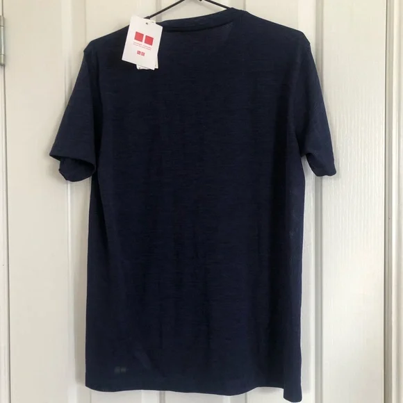 🌿 UNIQLO 🌿 men’s navy short sleeve t-shirt size S - Picture 2 of 3